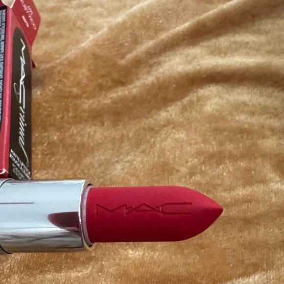 MAC Cosmetics Matte Lipstick - Ruby Woo - Picture 4 of 5